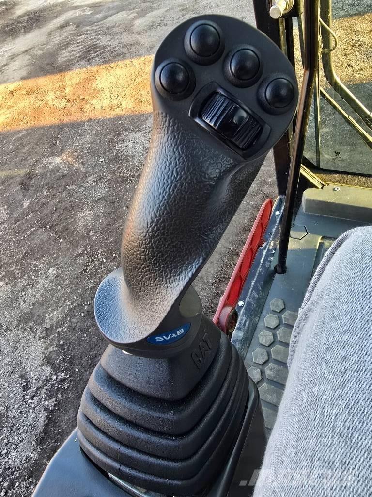 CAT 318 F Bagri na kolesih