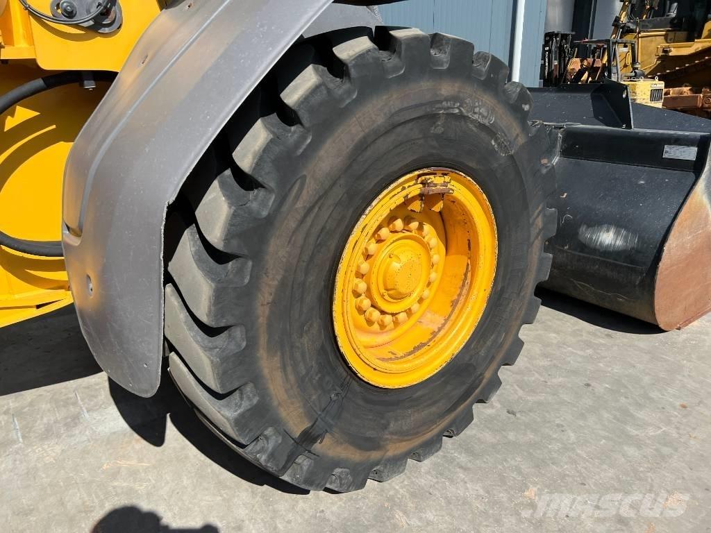 Volvo L90H Kolesni nakladalci