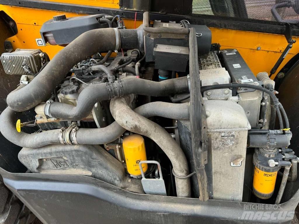 JCB 527-58 Kmetijski teleskopski nakladalci