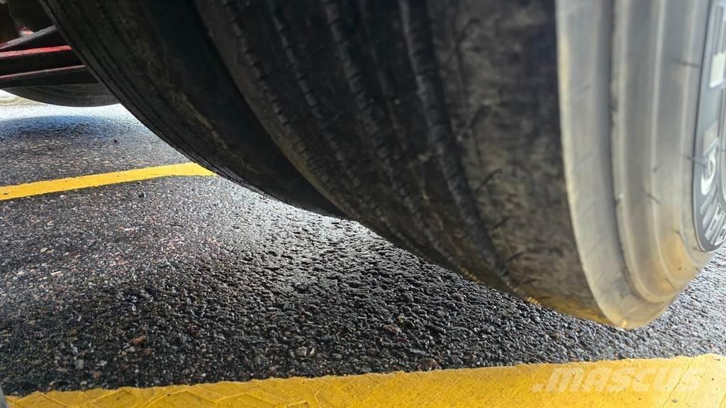 Volvo FH Razstavljivi tovornjaki z žičnimi dvigali