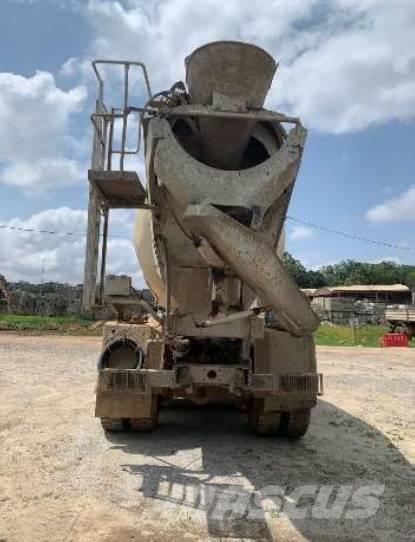 Iveco Trakker 440 Avtomešalci za beton