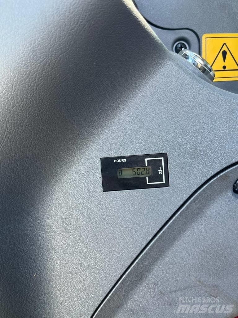 Hyundai HW 65 A Bagri na kolesih