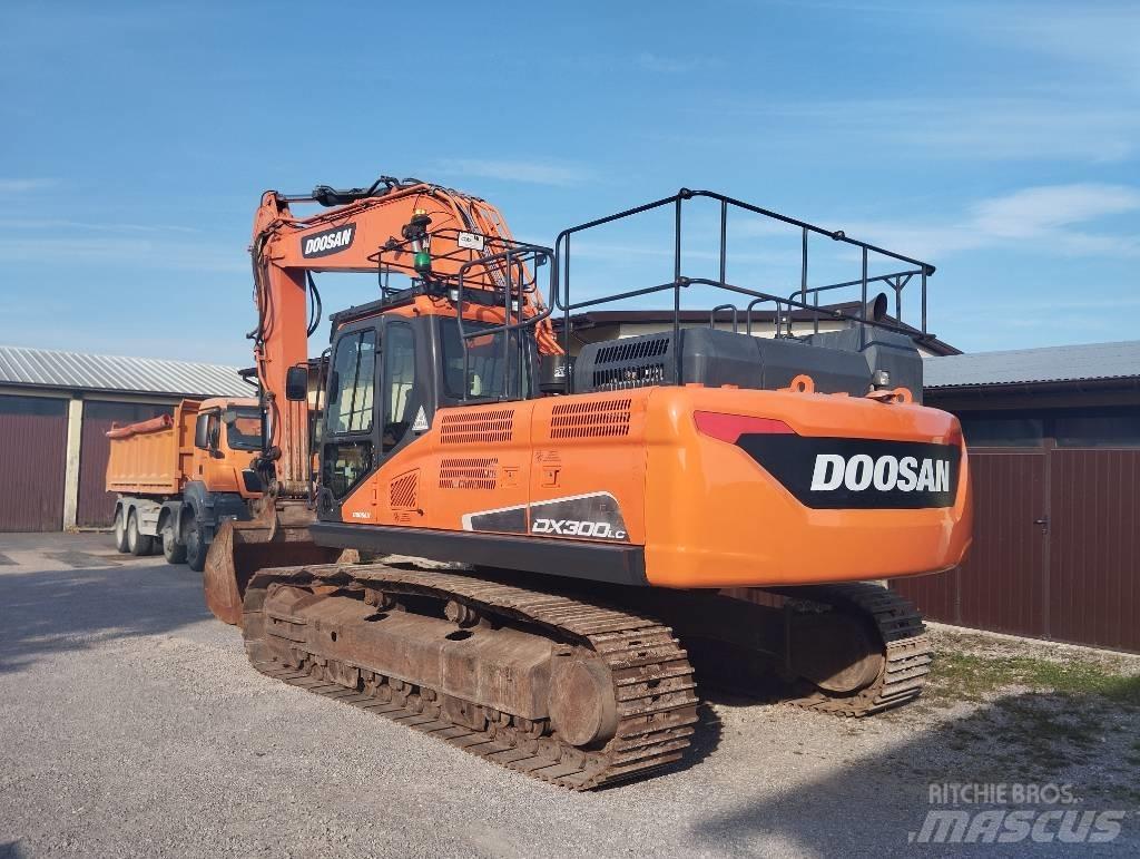 Doosan DX 300 LC Bagri goseničarji
