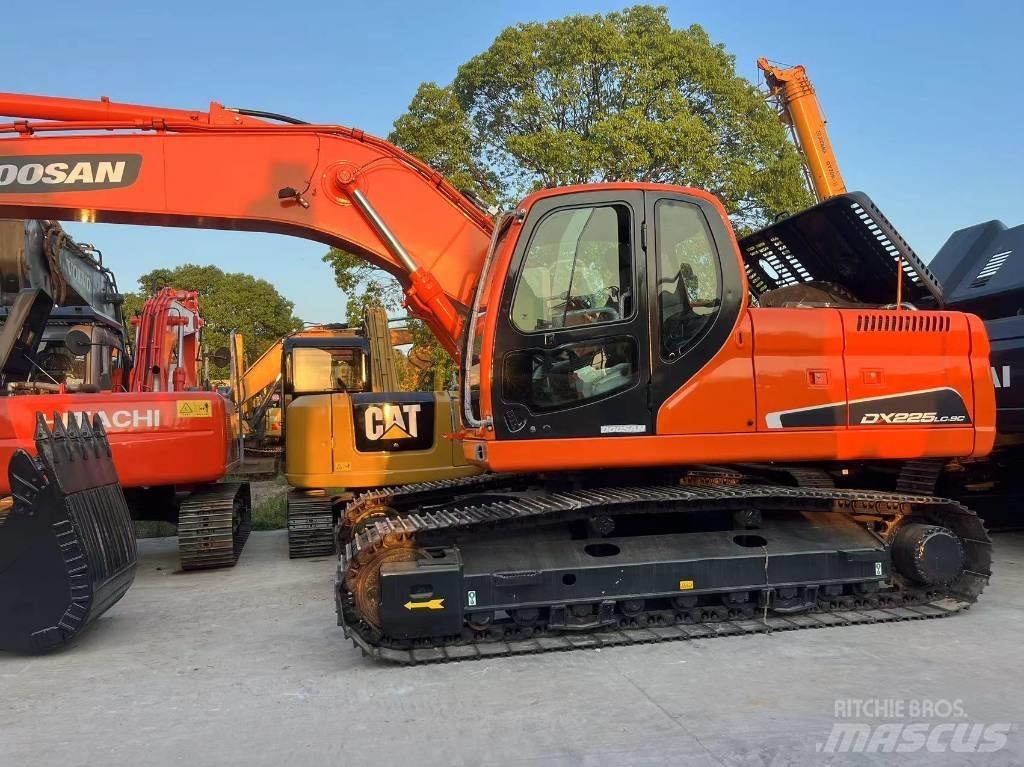 Doosan DX225LC-9C Bagri goseničarji