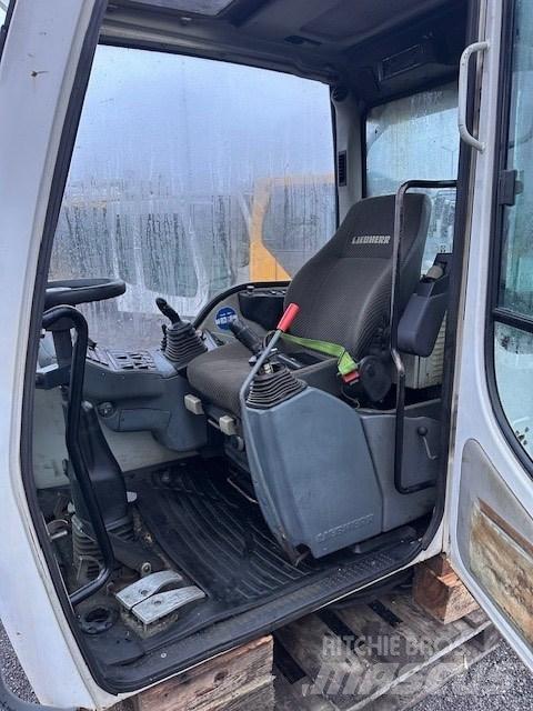 Liebherr A 314 CAB Kabine in notranjost