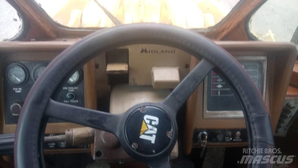 CAT 988B Kolesni nakladalci