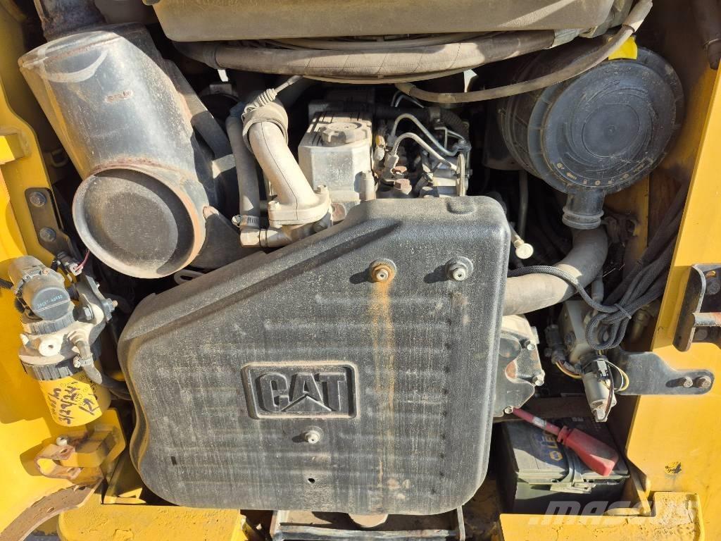 CAT 252 B 3 Skid steer mini nakladalci