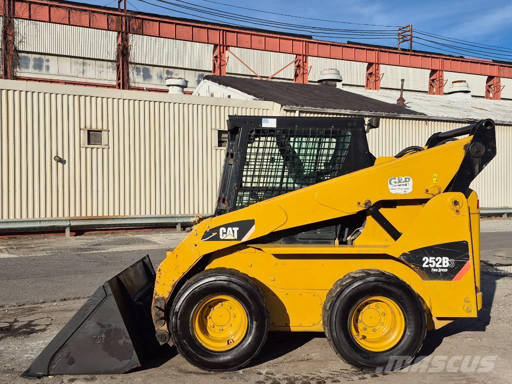 CAT 252 B 3 Skid steer mini nakladalci