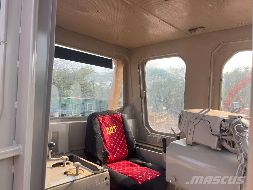 CAT D7G Buldožerji goseničarji