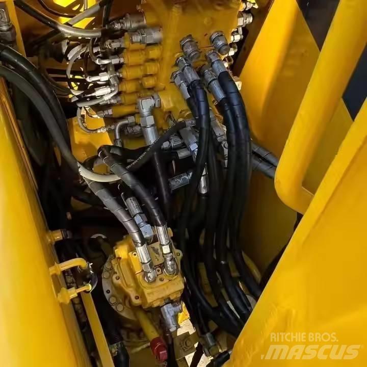 Komatsu PC130 Bagri goseničarji