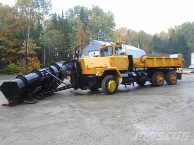 Mack RM 6866 S Snežne deske in plugi