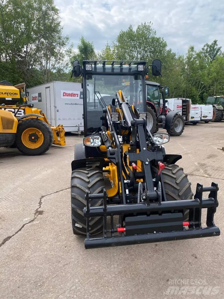 JCB 403 PLUS Kmetijski teleskopski nakladalci