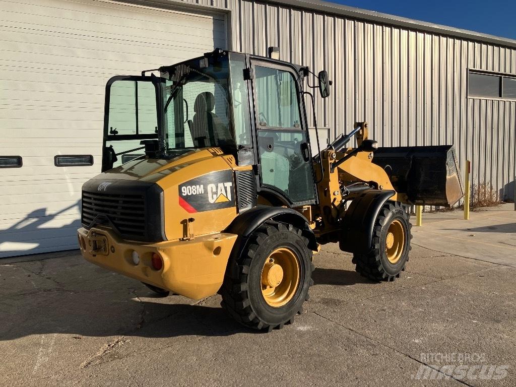 CAT 908m Kolesni nakladalci