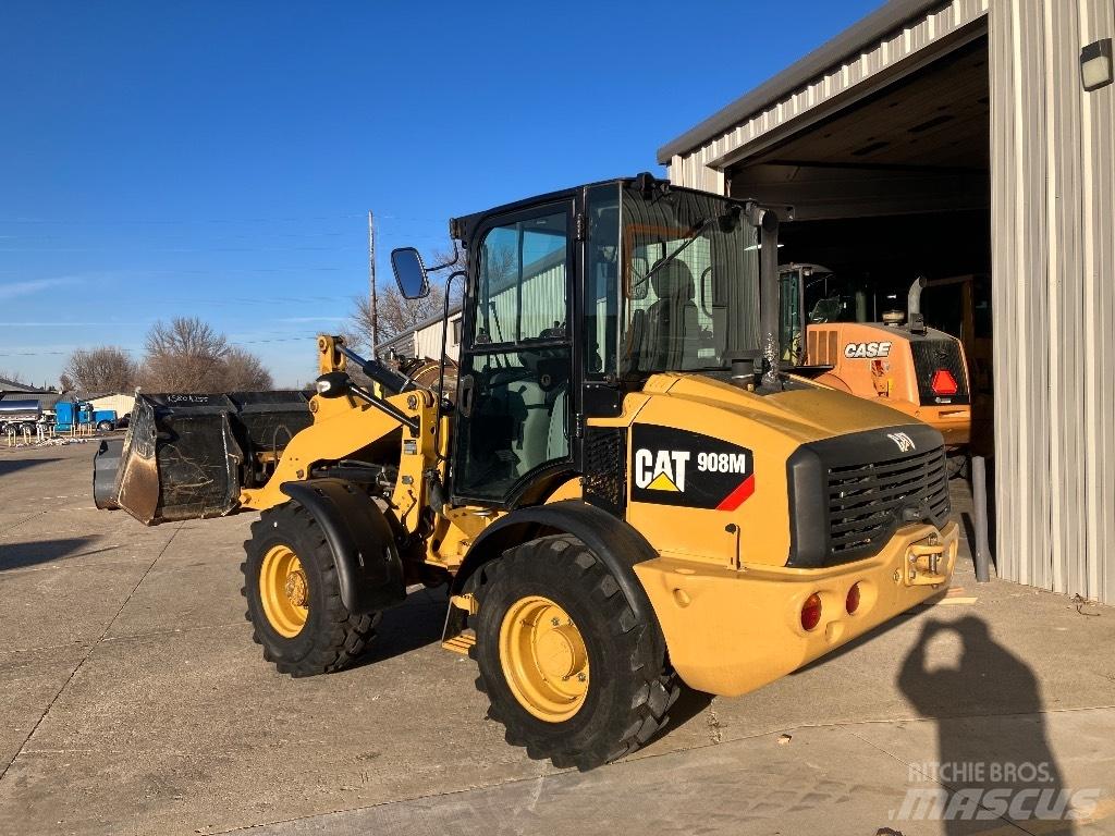 CAT 908m Kolesni nakladalci