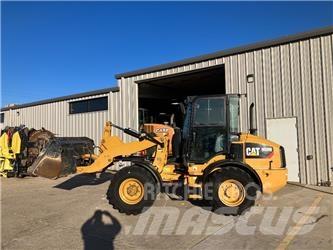 CAT 908m Kolesni nakladalci
