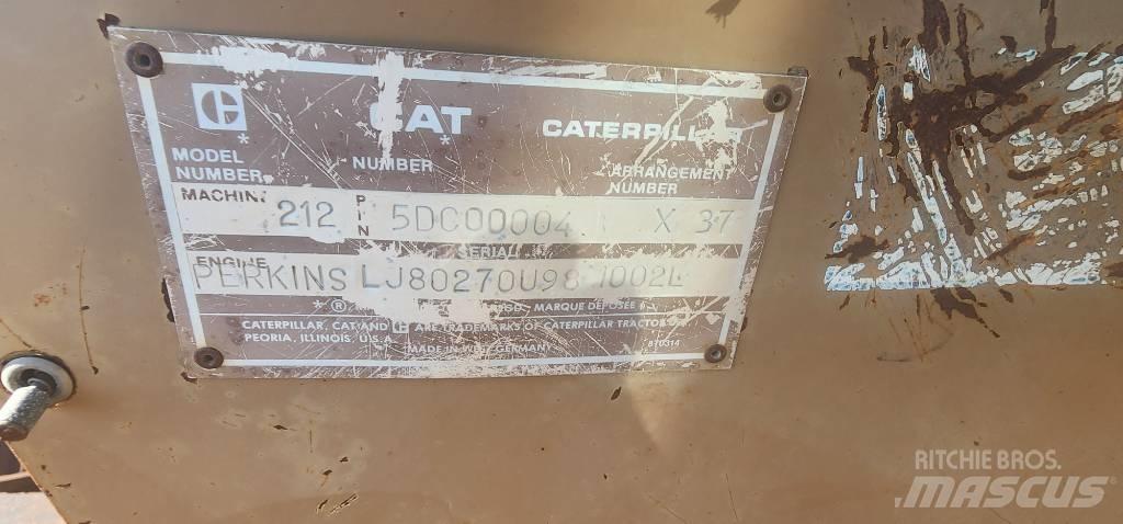 CAT 212 Bagri na kolesih