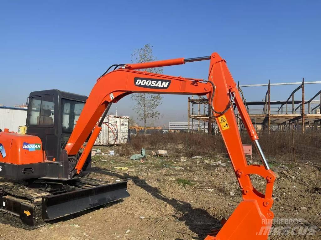 Doosan DH 55 Mini bagri <7t
