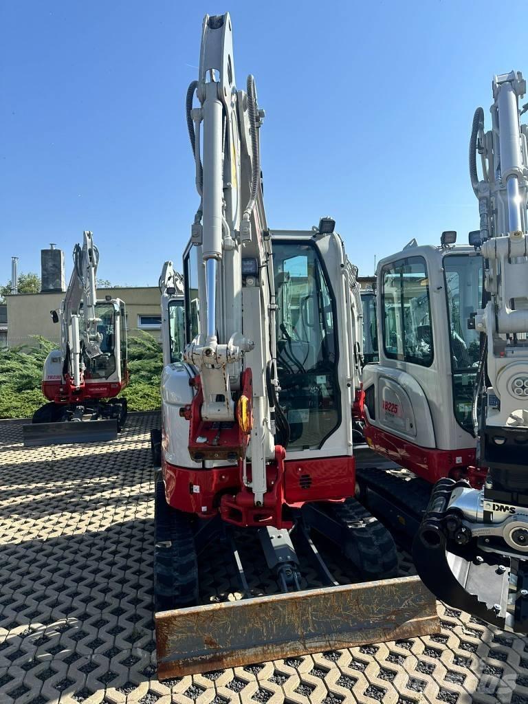 Takeuchi TB325R V1 Mini bagri <7t