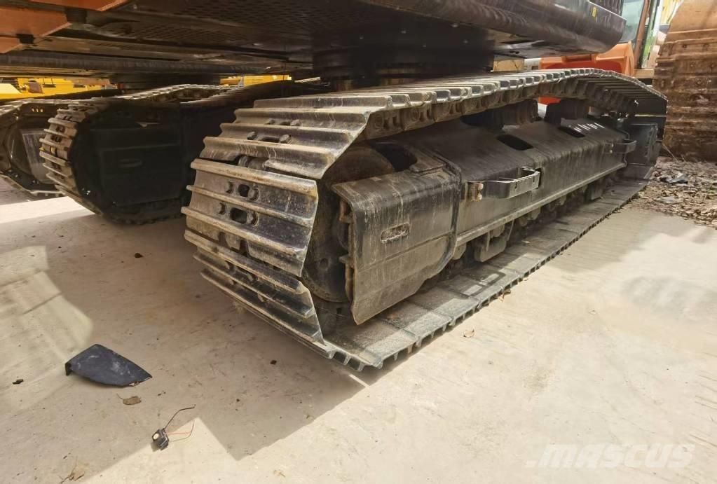 Hitachi ZX 210 Bagri goseničarji