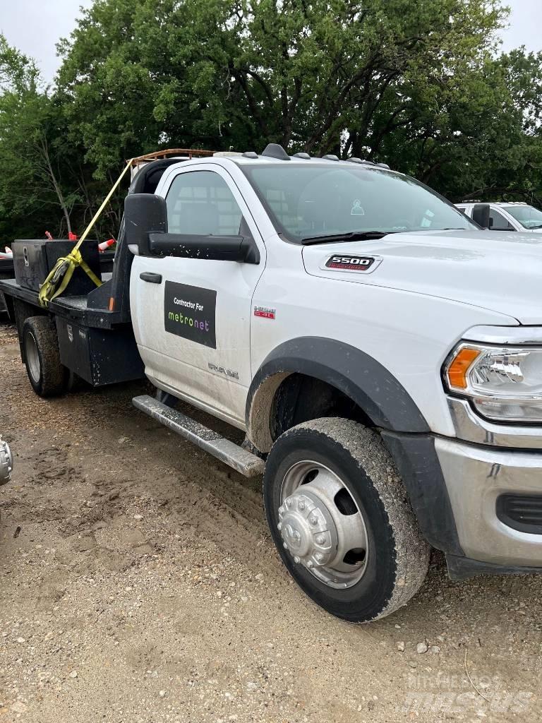 RAM 5500 Tovornjaki s kesonom/platojem