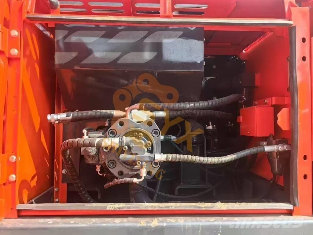 Doosan DX225 Bagri goseničarji