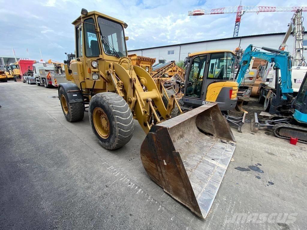 CAT 920 Kolesni nakladalci
