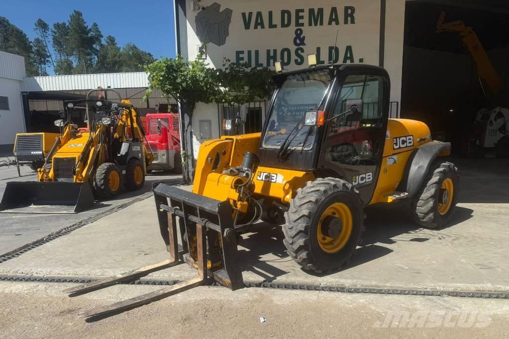 JCB 527-55 Kmetijski teleskopski nakladalci