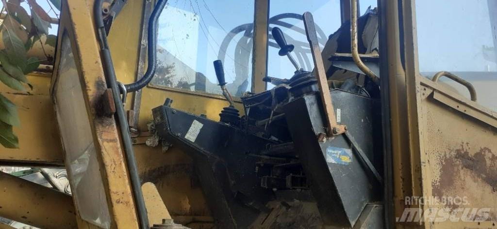 CAT 955 K Nakladalci goseničarji