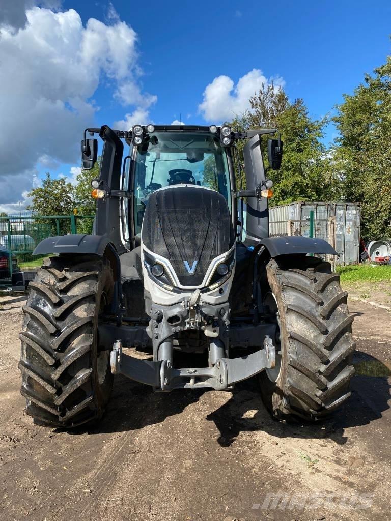 Valtra T 235 Traktorji