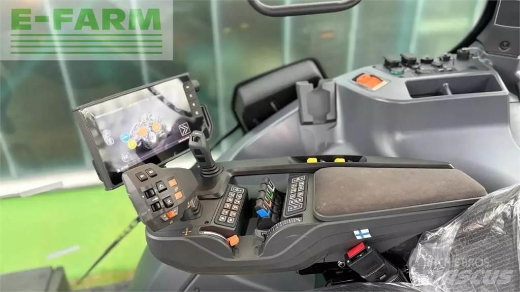 Valtra q 285 Traktorji