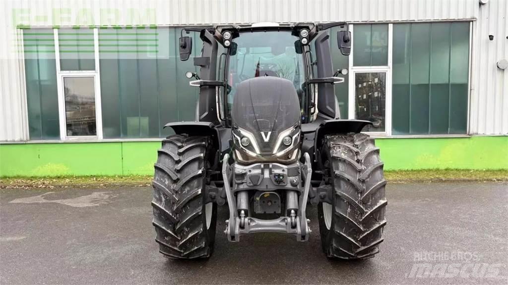 Valtra q 285 Traktorji