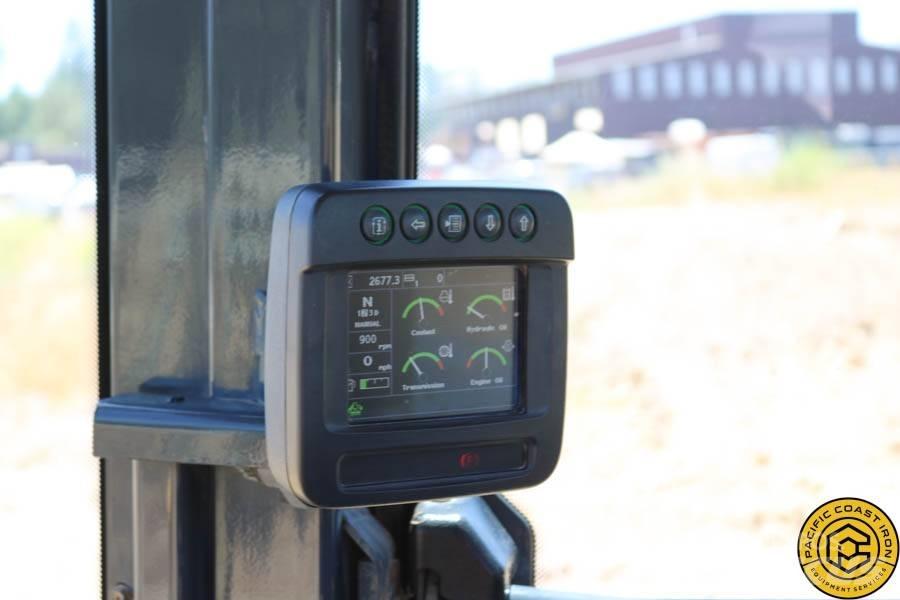 DEERE 524K Kolesni nakladalci