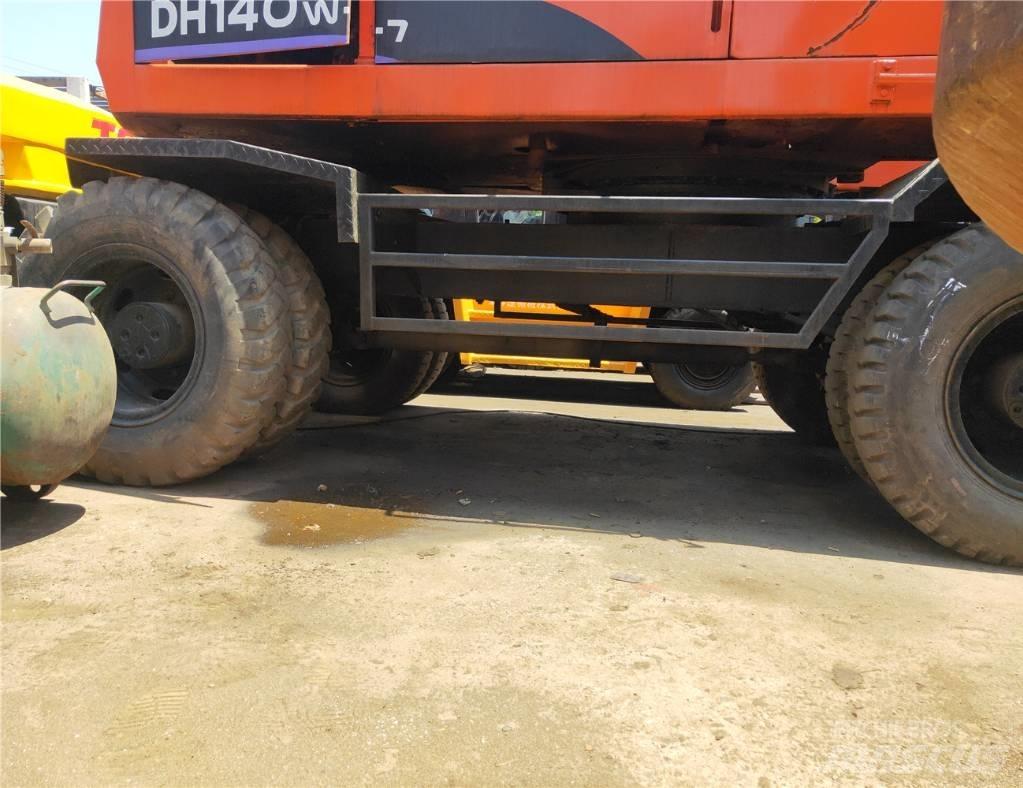 Doosan 140 W Bagri na kolesih