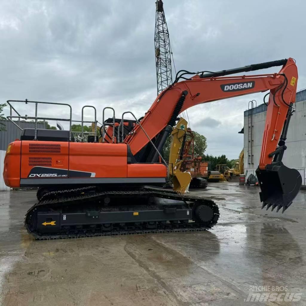 Doosan DX 225 LCA Bagri goseničarji