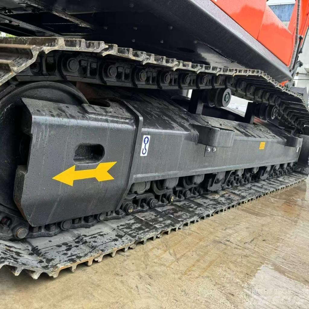 Doosan DX 225 LCA Bagri goseničarji