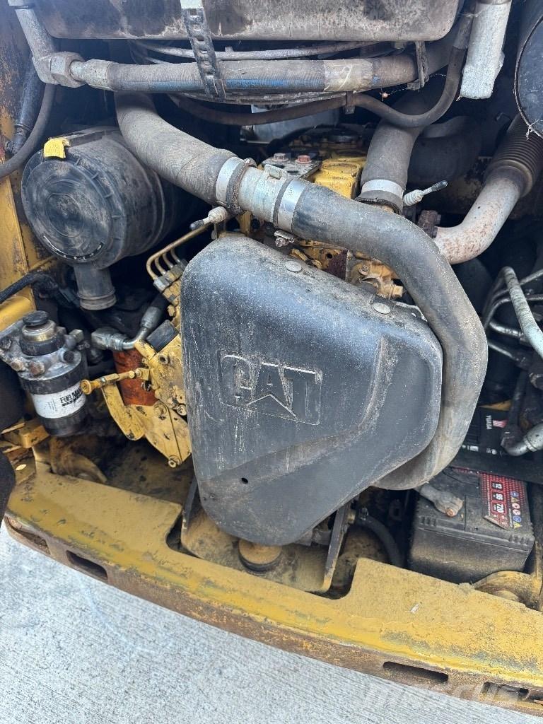 CAT 216 B 3 Skid steer mini nakladalci