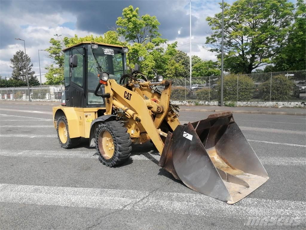 CAT 904B Drugi priključki za nakladanje in kopanje