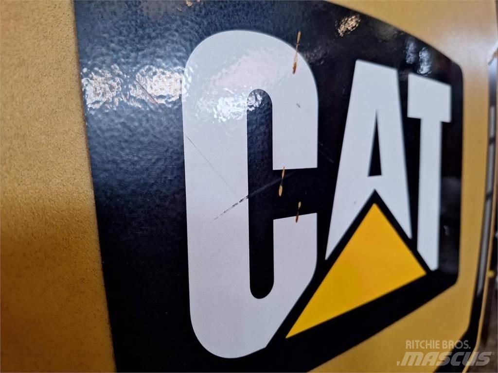 CAT NO20NE Nizko dvižni komisionirni viličar