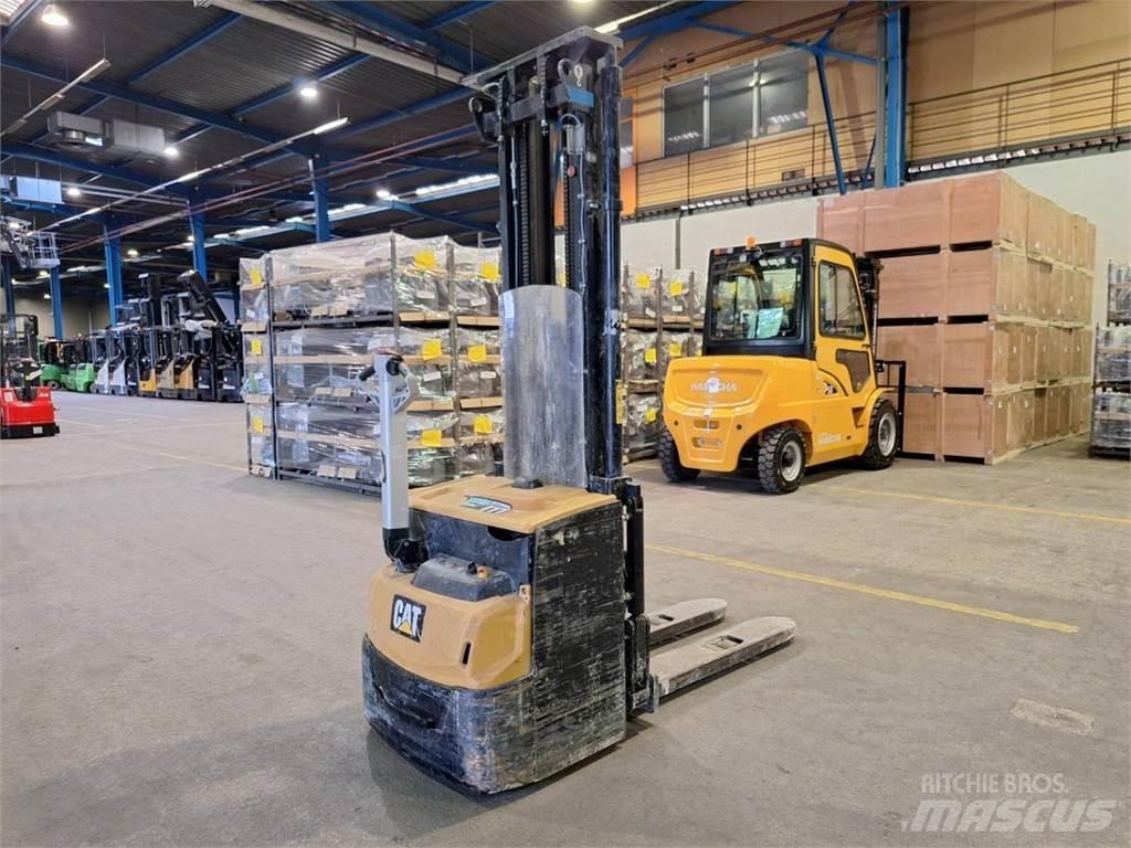 CAT NSP16N2 Ročni električni viličar