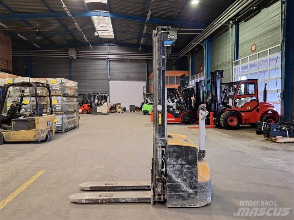 CAT NSP16N2 Ročni električni viličar