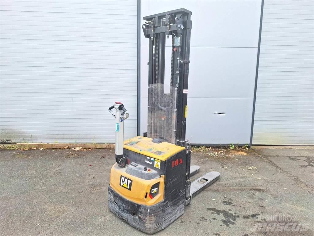 CAT NSP16N2 Ročni električni viličar