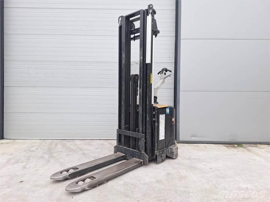 CAT NSV16Ni Ročni električni viličar