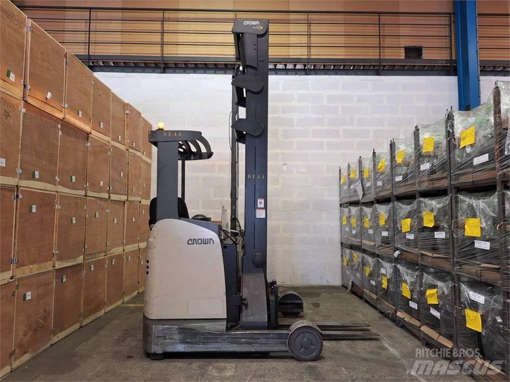 Crown ESR 5260 Viličarji s pomičnim teleskopom