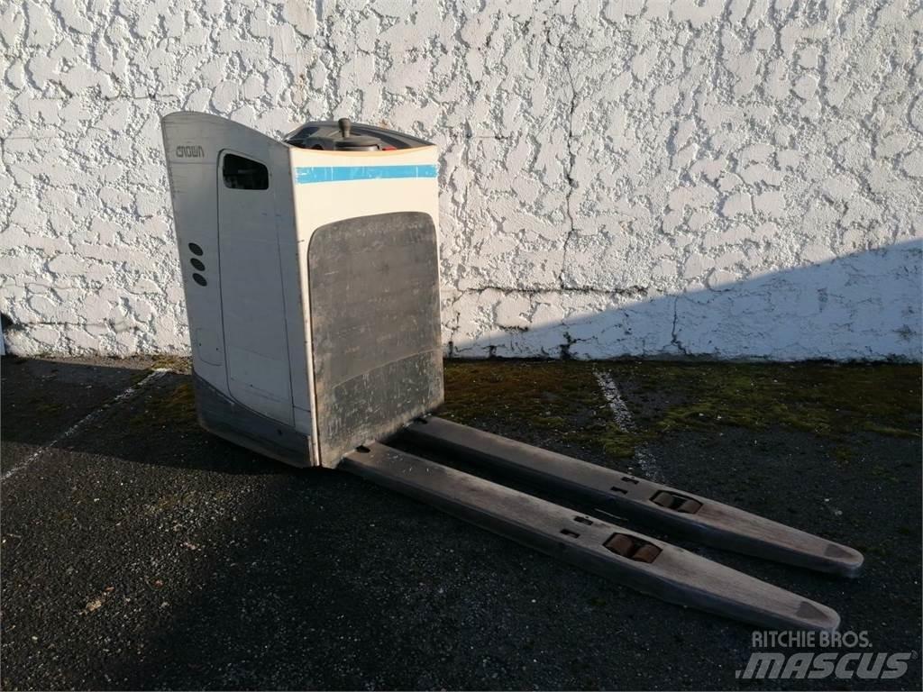 Crown RT4000 Samopogonski ročni viličarji