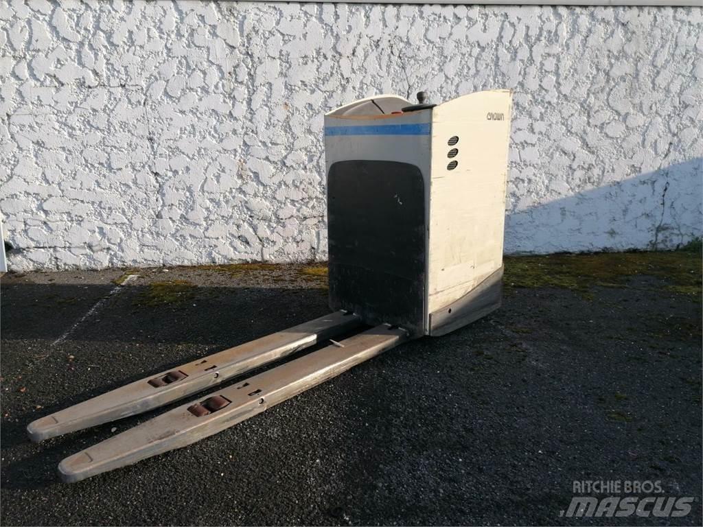 Crown RT4000 Samopogonski ročni viličarji