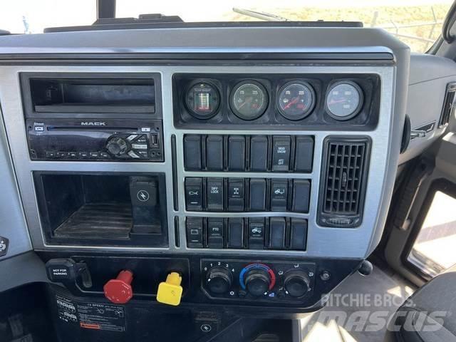 Mack PINNACLE Drugi