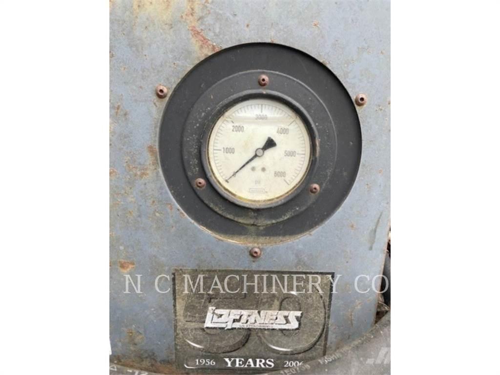  73AXH427 Skid steer mini nakladalci