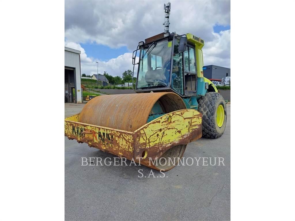 Ammann ASC130D Kompaktorji tal