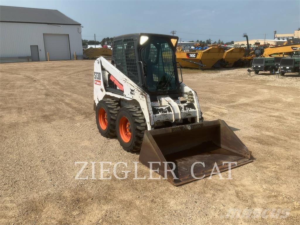 Bobcat S130 Skid steer mini nakladalci