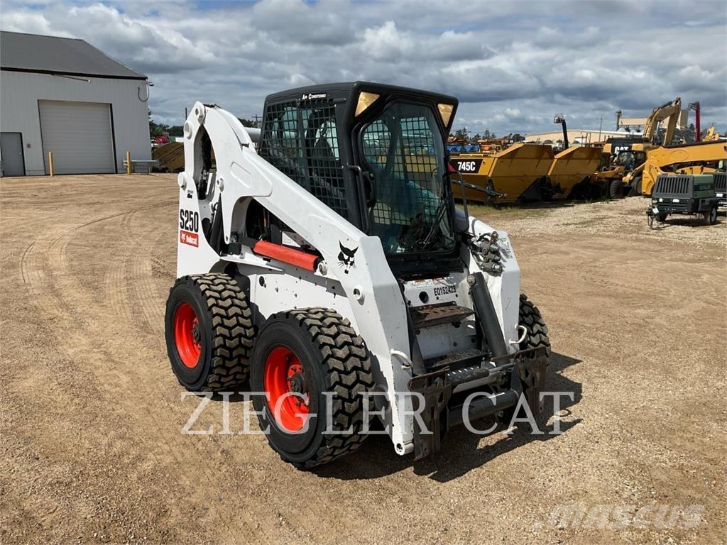 Bobcat S250 Skid steer mini nakladalci